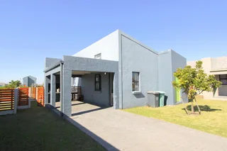 Fantastic Freehold Fourleaf Townhouse in Popular Parsonsvlei – For Sale!