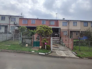 Charming 3-Bedroom Duplex for Sale in the Heart of Eastbury, Phoenix!