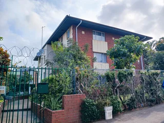 Tenanted Elegant 2,5 Bedroom Flat For Sale