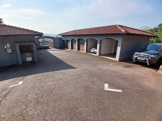 2 bedroom duplex in Manor Gardens....