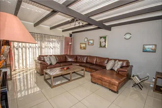 **Luxurious 3-Bedroom Home with Versatile Flatlet/Office Space**
