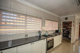 **Luxurious 3-Bedroom Home with Versatile Flatlet/Office Space**