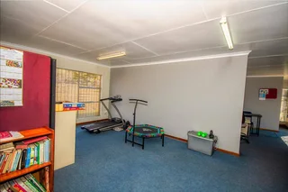 **Luxurious 3-Bedroom Home with Versatile Flatlet/Office Space**