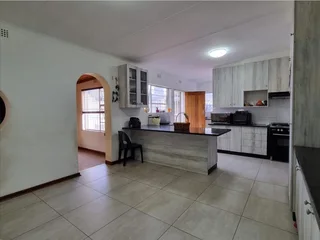 **Charming Three-Bedroom Home with Modern Amenities in Upper Brackenhurst**