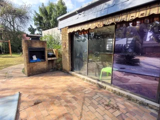 **Charming Three-Bedroom Home with Modern Amenities in Upper Brackenhurst**