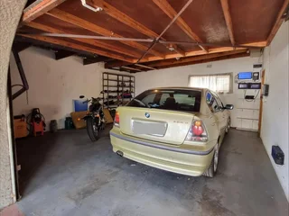 **Charming Three-Bedroom Home with Modern Amenities in Upper Brackenhurst**