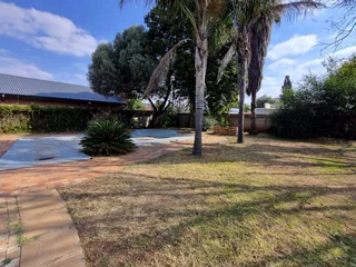 **Charming Three-Bedroom Home with Modern Amenities in Upper Brackenhurst**