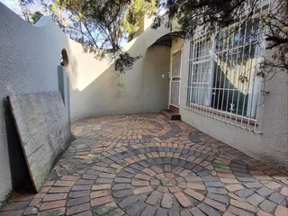 **Charming Three-Bedroom Home with Modern Amenities in Upper Brackenhurst**