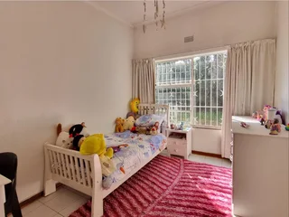 **Charming Three-Bedroom Home with Modern Amenities in Upper Brackenhurst**