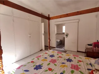 **Charming Three-Bedroom Home with Modern Amenities in Upper Brackenhurst**