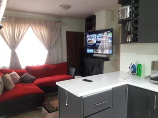 Secure 3-bedroom And 2-bathroom (main Bedroom En-suite) In Kwahlomuka House In Protea Glen