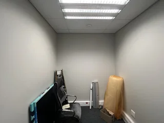 300 m2 Ground Floor office To Let in Century City