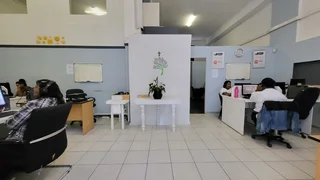 Prime 115 sqm Commercial Space – Ideal for Your Business!