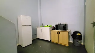 Prime 115 sqm Commercial Space – Ideal for Your Business!