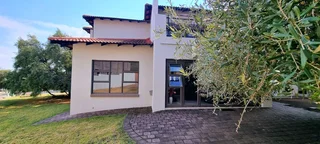 PRIME LOCATION ! PERFECT FAMILY HOME!