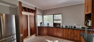 PRIME LOCATION ! PERFECT FAMILY HOME!