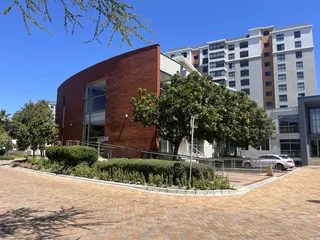 228m2 First Floor office to let in Century City with Great natural lighting and Solar