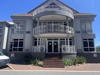 352 m2 Ground Floor office to let in Century City