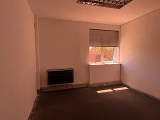 352 m2 Ground Floor office to let in Century City