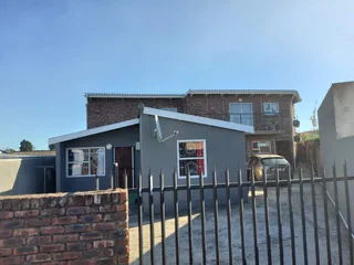 **Spacious Family Home with Additional Flats - Perfect for Investment or Family Living**