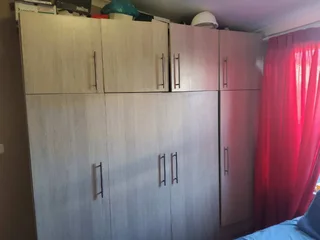 **Spacious Family Home with Additional Flats - Perfect for Investment or Family Living**