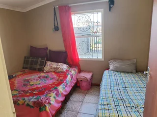 **Spacious Family Home with Additional Flats - Perfect for Investment or Family Living**