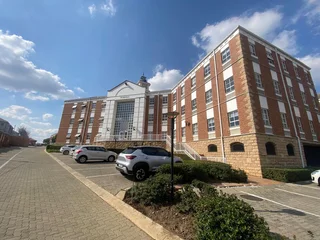 369 sqm Office To Let in Fourways