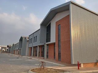 693m² Warehouse To Rent, Longlake