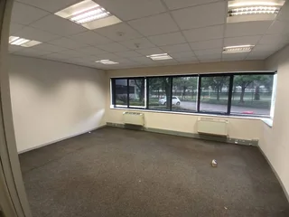 982 sqm Office to Let in Bedfordview