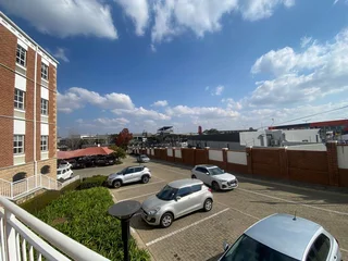 362 sqm Office To Let in Fourways