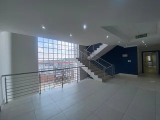 362 sqm Office To Let in Fourways
