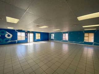 350 sqm Office To Let in Fourways