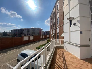 362 sqm Office To Let in Fourways