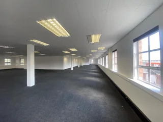 362 sqm Office To Let in Fourways