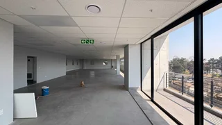 3 390m² Warehouse to rent Linbro Park