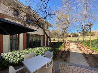 164 sqm Office To Let in Bryanston