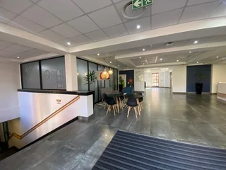 164 sqm Office To Let in Bryanston