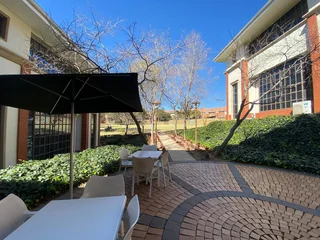 164 sqm Office To Let in Bryanston