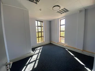 164 sqm Office To Let in Bryanston