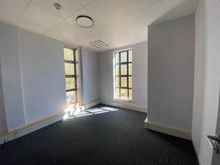164 sqm Office To Let in Bryanston