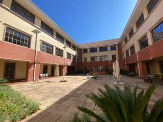 164 sqm Office To Let in Bryanston