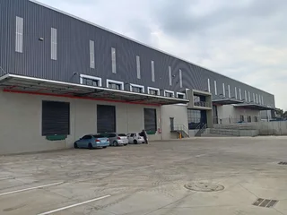 2 130m² Warehouse to rent, Longlake