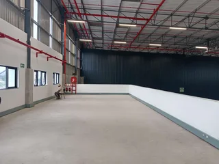 2 130m² Warehouse to rent, Longlake