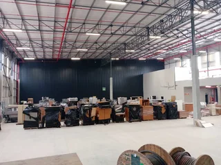 2 130m² Warehouse to rent, Longlake