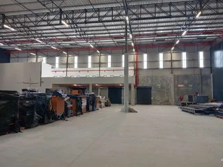 2 130m² Warehouse to rent, Longlake