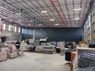 2 130m² Warehouse to rent, Longlake