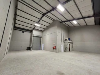 302m2 Warehouse To Let in Stikland