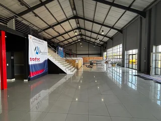 1200m² Retail Showroom TO LET in Northgate Business Park