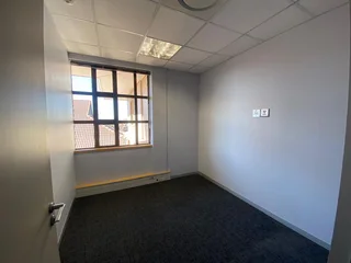 779 sqm Office To Let in Bryanston