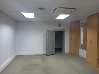 2705m² Warehouse to rent Linbro Park